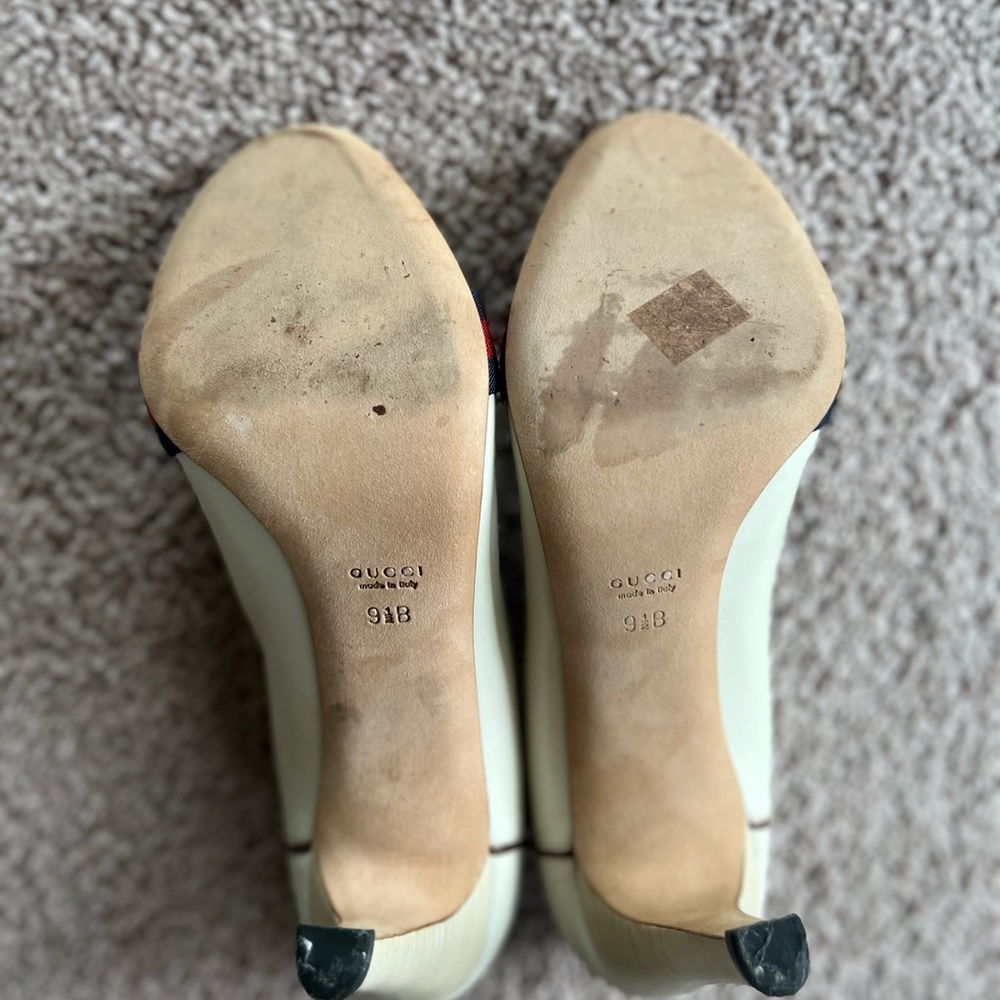 Authentic Vintage Gucci Lifford Penny Loafer Pumps with Classic Ribbon. - Picture 9 of 9